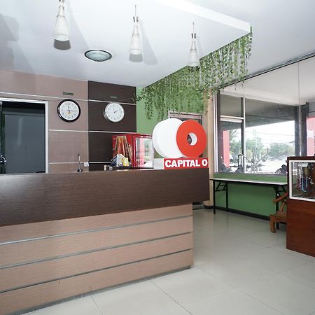 Capital O 2885 Hemra Hotel Balikpapan (Borneo) Exterior foto