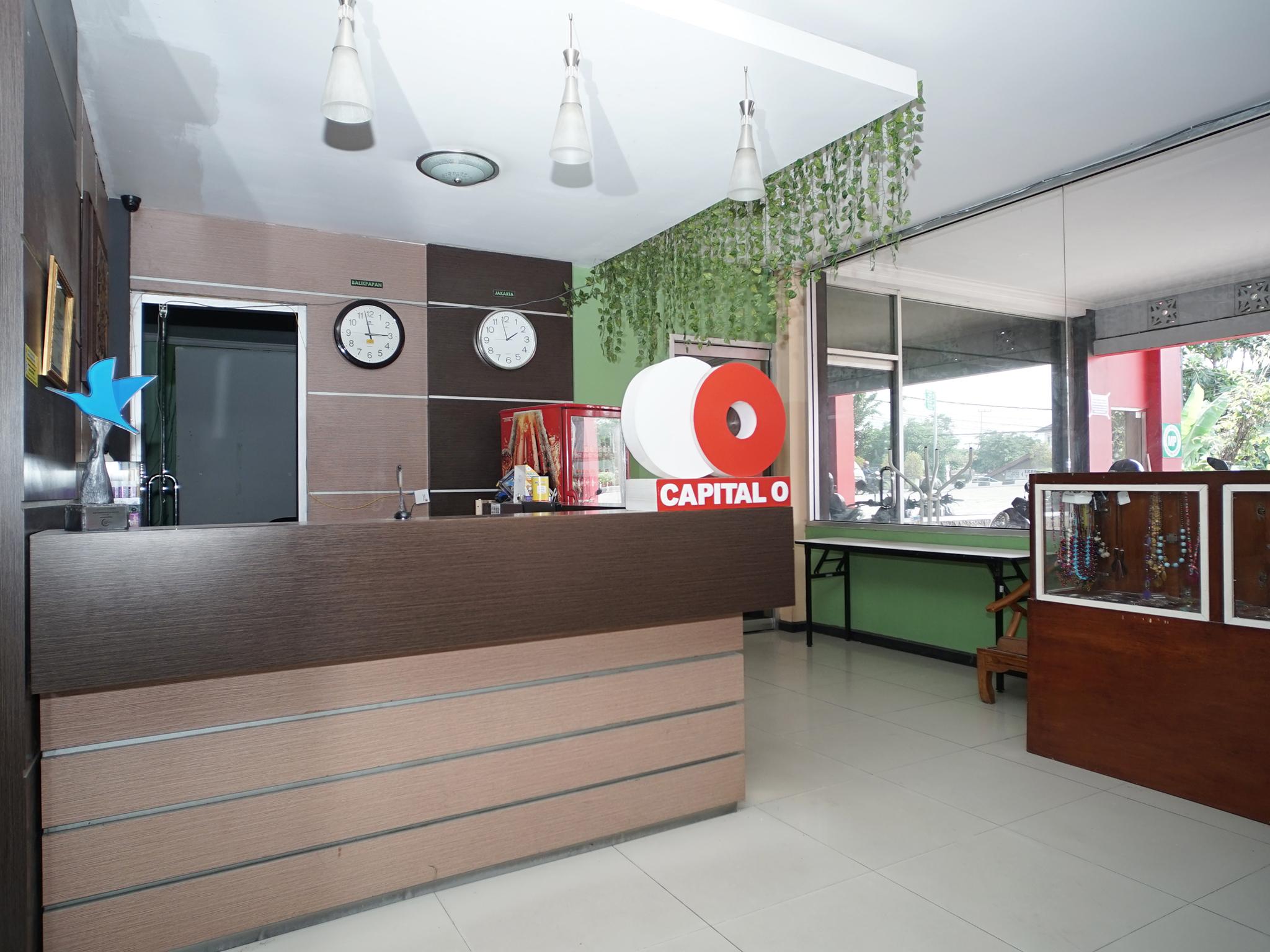 Capital O 2885 Hemra Hotel Balikpapan (Borneo) Exterior foto