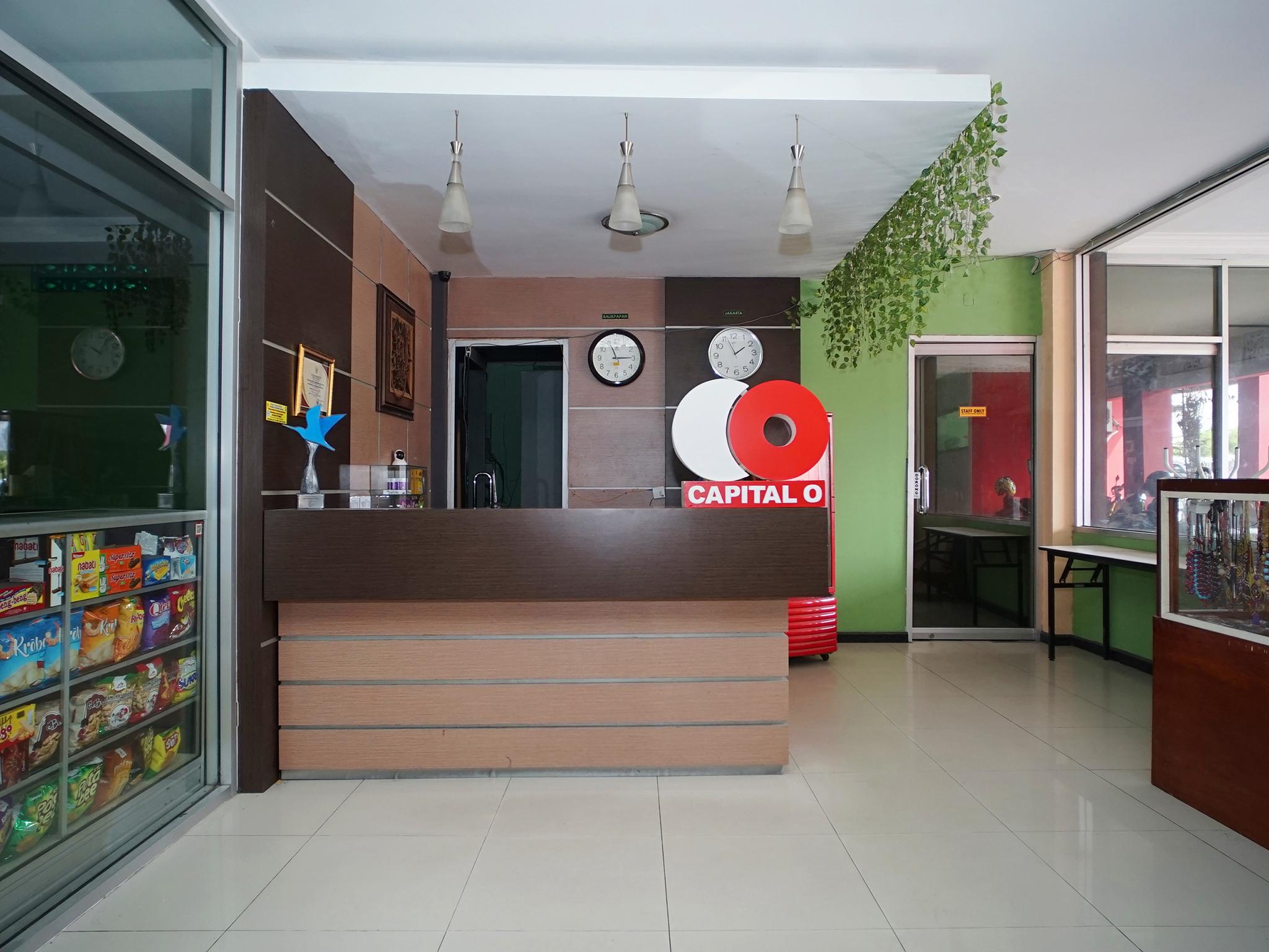 Capital O 2885 Hemra Hotel Balikpapan (Borneo) Exterior foto